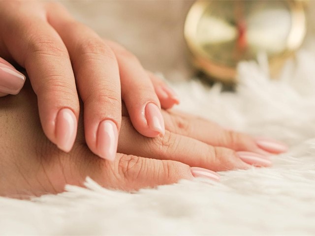 Diferencias entre la manicura básica y la manicura semipermanente